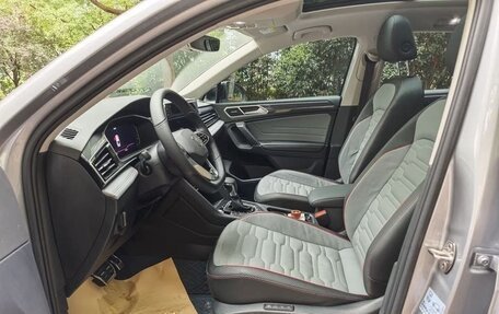 Volkswagen Tiguan II, 2022 год, 3 020 000 рублей, 16 фотография