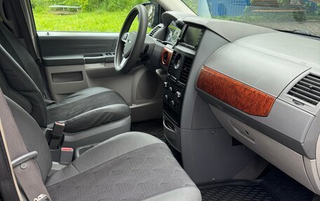 Chrysler Town & Country V рестайлинг, 2008 год, 1 150 000 рублей, 8 фотография
