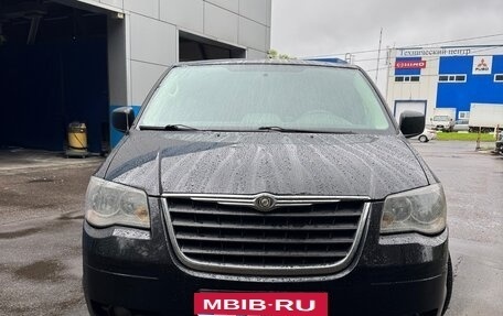 Chrysler Town & Country V рестайлинг, 2008 год, 1 150 000 рублей, 2 фотография