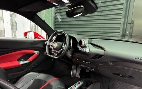 Ferrari F8, 2021 год, 32 200 000 рублей, 25 фотография