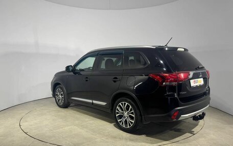 Mitsubishi Outlander III рестайлинг 3, 2016 год, 1 499 000 рублей, 9 фотография