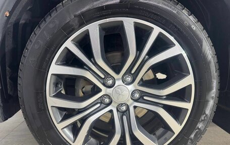 Mitsubishi Outlander III рестайлинг 3, 2016 год, 1 499 000 рублей, 13 фотография