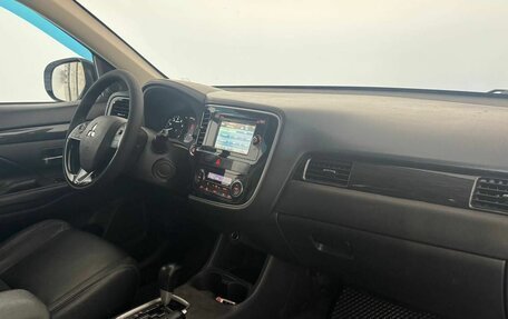 Mitsubishi Outlander III рестайлинг 3, 2016 год, 1 499 000 рублей, 15 фотография