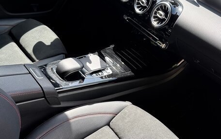 Mercedes-Benz A-Класс, 2019 год, 2 650 000 рублей, 2 фотография