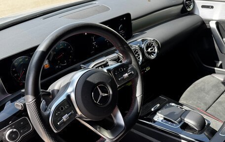 Mercedes-Benz A-Класс, 2019 год, 2 650 000 рублей, 4 фотография