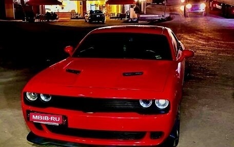 Dodge Challenger III рестайлинг 2, 2017 год, 3 350 000 рублей, 2 фотография