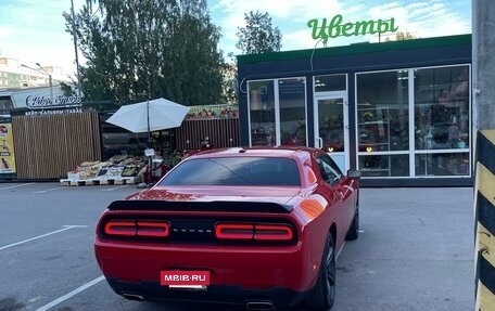 Dodge Challenger III рестайлинг 2, 2017 год, 3 350 000 рублей, 5 фотография