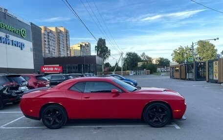 Dodge Challenger III рестайлинг 2, 2017 год, 3 350 000 рублей, 6 фотография