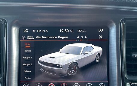 Dodge Challenger III рестайлинг 2, 2017 год, 3 350 000 рублей, 14 фотография