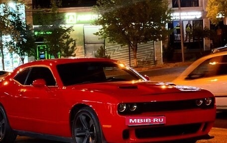 Dodge Challenger III рестайлинг 2, 2017 год, 3 350 000 рублей, 18 фотография