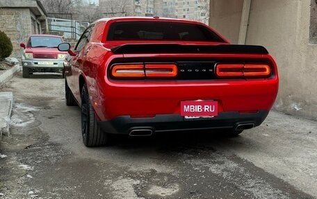 Dodge Challenger III рестайлинг 2, 2017 год, 3 350 000 рублей, 20 фотография