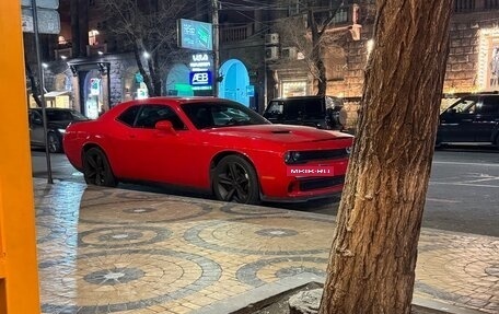 Dodge Challenger III рестайлинг 2, 2017 год, 3 350 000 рублей, 19 фотография