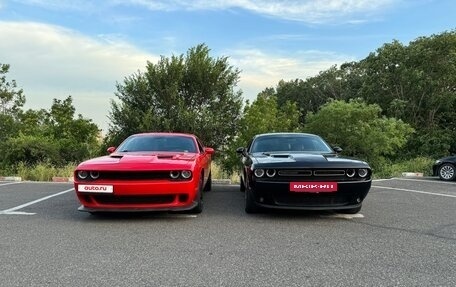 Dodge Challenger III рестайлинг 2, 2017 год, 3 350 000 рублей, 22 фотография