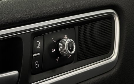 Volkswagen Touareg III, 2015 год, 2 700 000 рублей, 19 фотография
