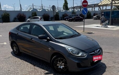 Hyundai Solaris II рестайлинг, 2013 год, 720 000 рублей, 2 фотография