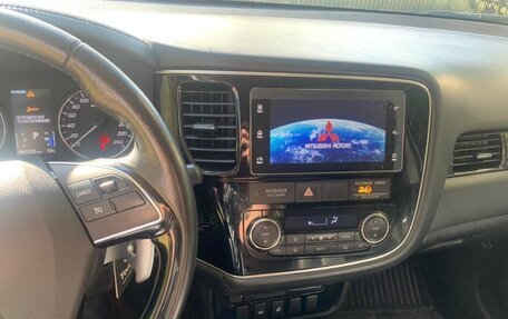 Mitsubishi Outlander III рестайлинг 3, 2018 год, 2 750 000 рублей, 2 фотография