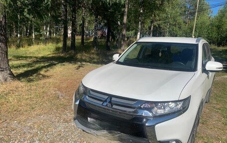 Mitsubishi Outlander III рестайлинг 3, 2018 год, 2 750 000 рублей, 14 фотография