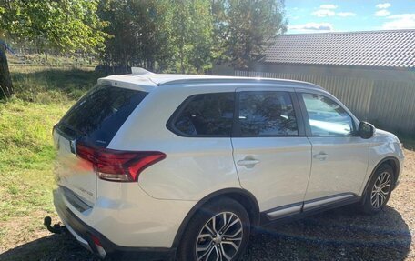 Mitsubishi Outlander III рестайлинг 3, 2018 год, 2 750 000 рублей, 11 фотография