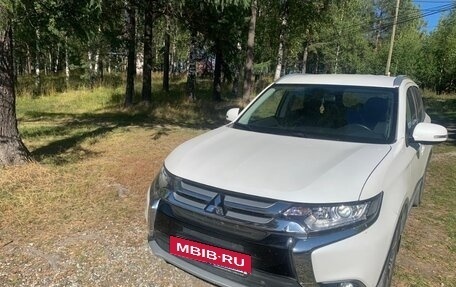 Mitsubishi Outlander III рестайлинг 3, 2018 год, 2 750 000 рублей, 8 фотография