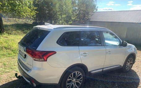 Mitsubishi Outlander III рестайлинг 3, 2018 год, 2 750 000 рублей, 17 фотография