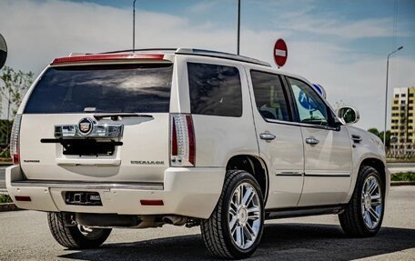 Cadillac Escalade III, 2013 год, 2 420 000 рублей, 2 фотография