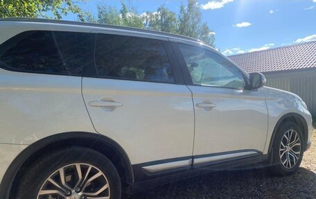 Mitsubishi Outlander III рестайлинг 3, 2018 год, 2 750 000 рублей, 20 фотография