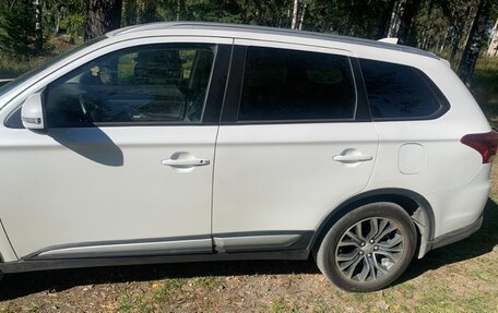 Mitsubishi Outlander III рестайлинг 3, 2018 год, 2 750 000 рублей, 22 фотография