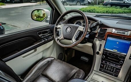 Cadillac Escalade III, 2013 год, 2 420 000 рублей, 16 фотография