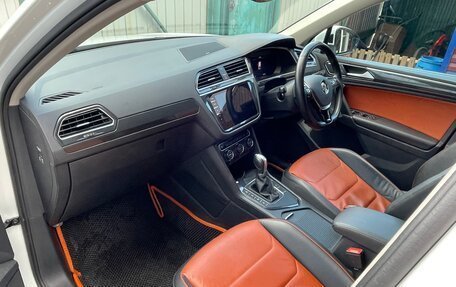 Volkswagen Tiguan II, 2018 год, 2 050 000 рублей, 8 фотография