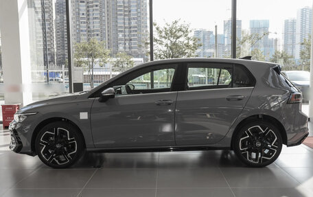 Volkswagen Golf VIII, 2024 год, 3 250 000 рублей, 5 фотография