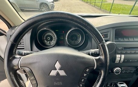 Mitsubishi Pajero IV, 2013 год, 2 550 000 рублей, 21 фотография