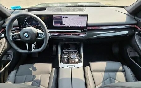 BMW 5 серия, 2025 год, 10 390 000 рублей, 29 фотография