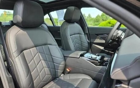 BMW 5 серия, 2025 год, 10 390 000 рублей, 31 фотография