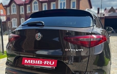 Alfa Romeo Stelvio, 2017 год, 2 250 000 рублей, 5 фотография