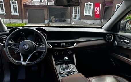 Alfa Romeo Stelvio, 2017 год, 2 250 000 рублей, 10 фотография