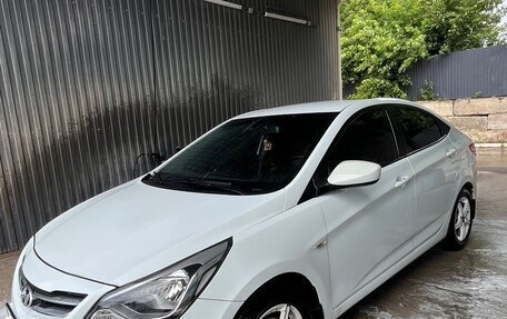 Hyundai Solaris II рестайлинг, 2014 год, 700 000 рублей, 2 фотография