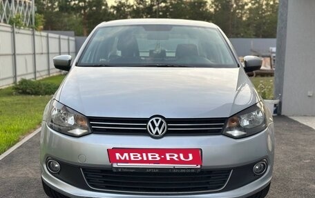 Volkswagen Polo VI (EU Market), 2011 год, 735 000 рублей, 2 фотография