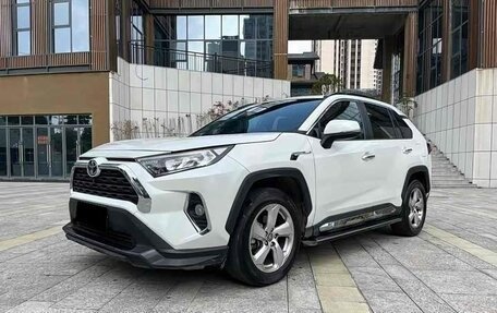 Toyota RAV4, 2021 год, 2 400 500 рублей, 1 фотография