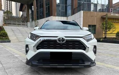 Toyota RAV4, 2021 год, 2 400 500 рублей, 2 фотография