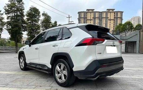 Toyota RAV4, 2021 год, 2 400 500 рублей, 4 фотография
