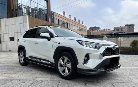Toyota RAV4, 2021 год, 2 400 500 рублей, 3 фотография