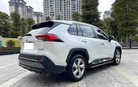 Toyota RAV4, 2021 год, 2 400 500 рублей, 6 фотография