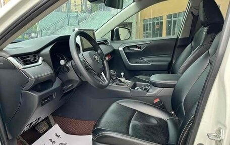 Toyota RAV4, 2021 год, 2 400 500 рублей, 7 фотография
