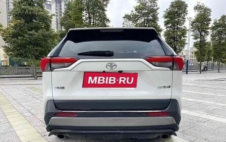 Toyota RAV4, 2021 год, 2 400 500 рублей, 5 фотография