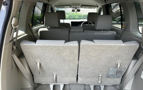Toyota ISis I, 2009 год, 1 550 000 рублей, 4 фотография