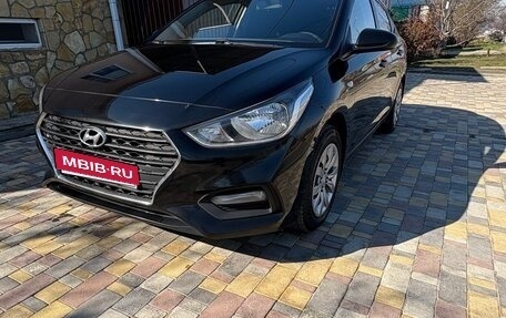Hyundai Solaris II рестайлинг, 2017 год, 1 275 000 рублей, 1 фотография