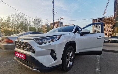 Toyota RAV4, 2021 год, 3 600 000 рублей, 1 фотография