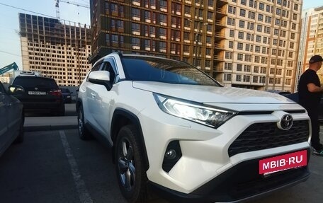 Toyota RAV4, 2021 год, 3 600 000 рублей, 3 фотография