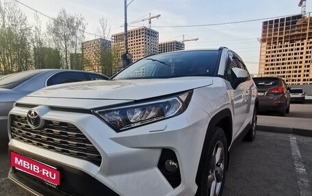 Toyota RAV4, 2021 год, 3 600 000 рублей, 2 фотография