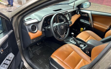 Toyota RAV4, 2018 год, 3 100 000 рублей, 14 фотография